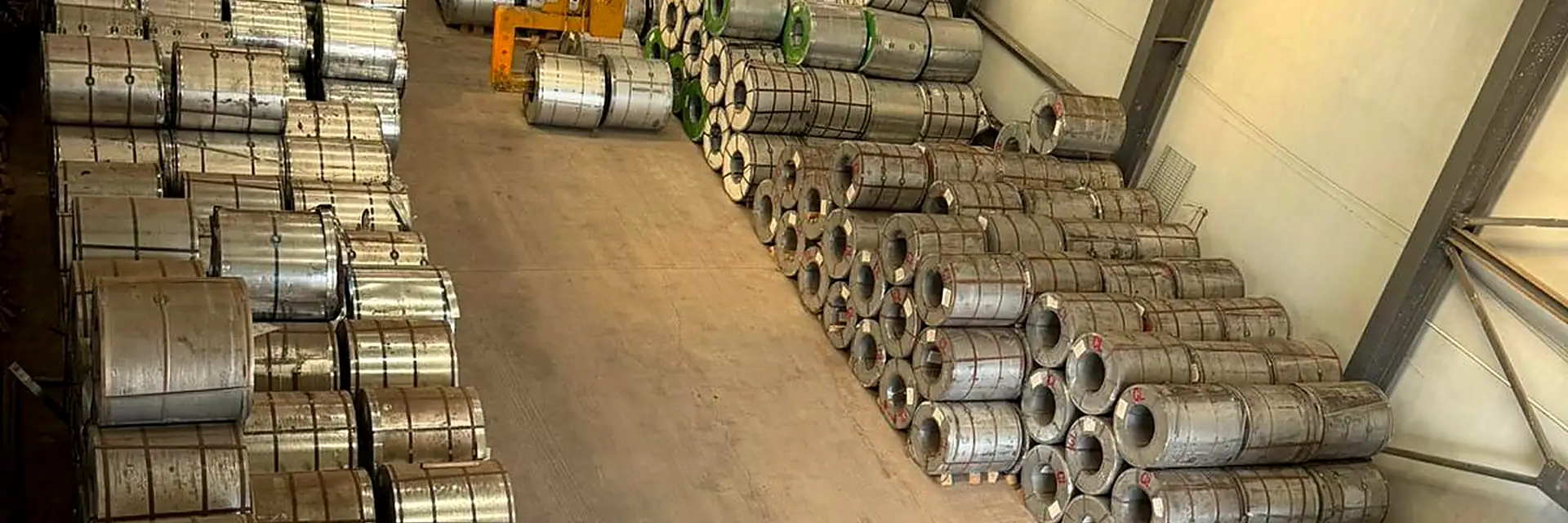 Loading and stacking steel coils onto a truck