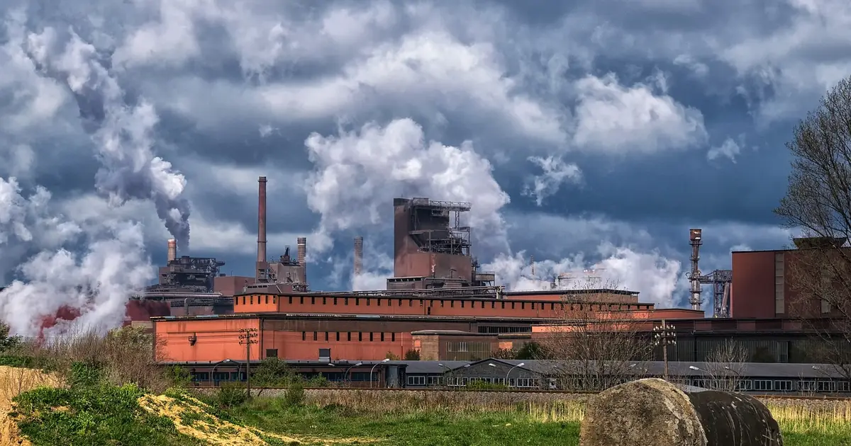 Warmgewalztes Coil im Walzwerk