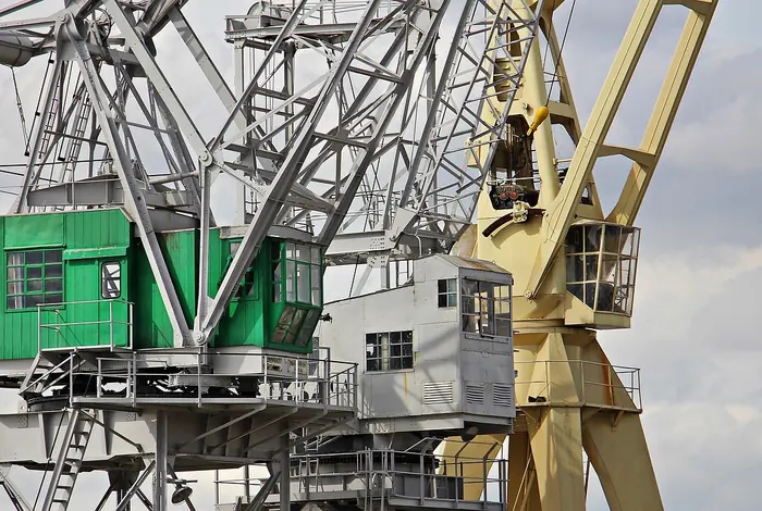 Port cranes and the cargo yard