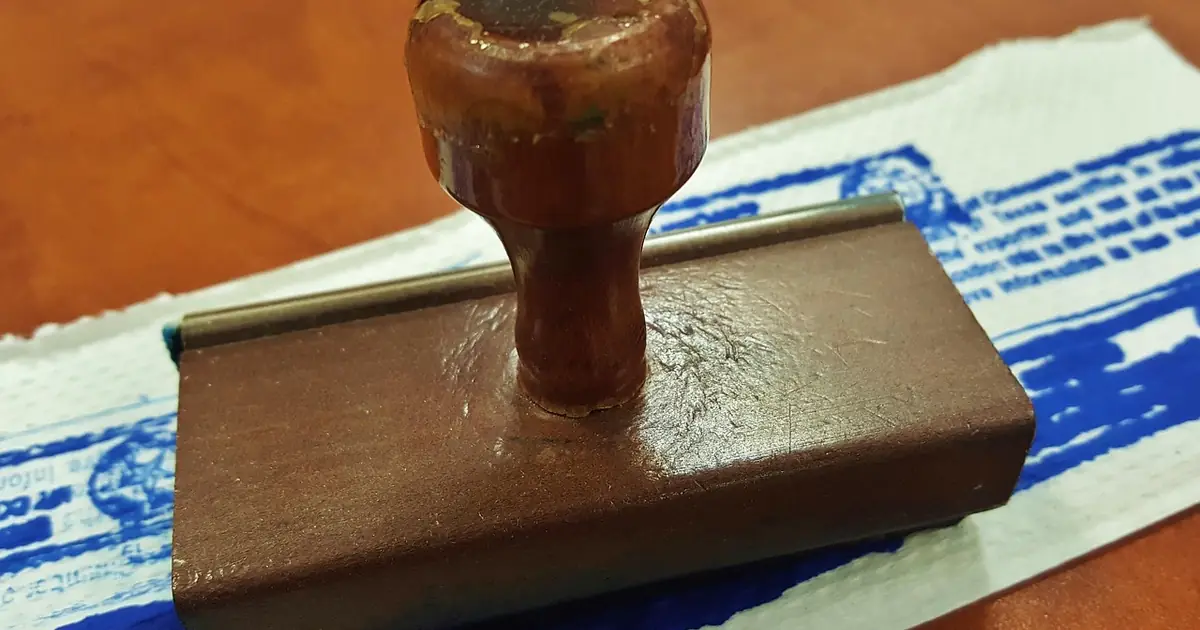 ختم رسمي على وثيقة