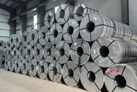 Galvanizli sac rulolarının yan yatık istifi